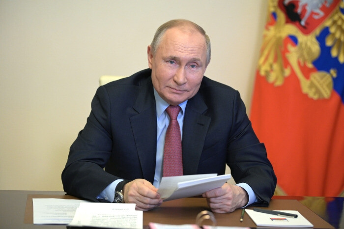 Путин заявляет о необходимости укрепления гражданского общества и воспитания патриотизма