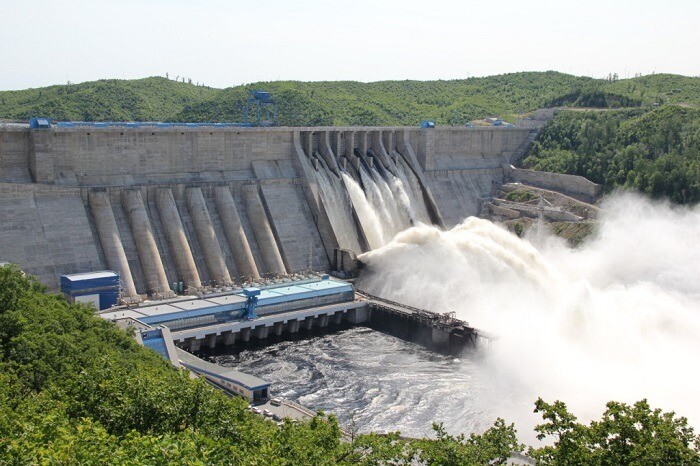 Бурейская ГЭС в Приамурье приступит к холостым сбросам воды из-за возросшего притока