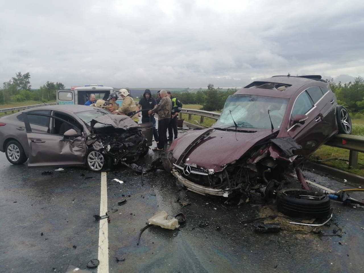 Два человека погибли, трое пострадали в результате ДТП на трассе в Саратовской области