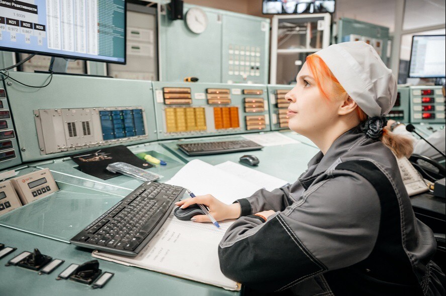 Первая в РФ девушка получила разрешение на управление ядерным реактором