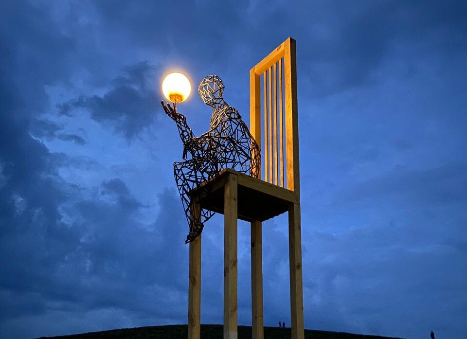 Пятиметровый арт-объект из дерева и металла будет встречать гостей карнавала современного искусства в Аркаиме