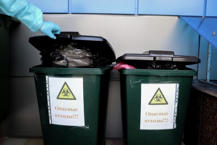 Более 2,5 тонн опасных отходов собрали в Петербурге за неделю
