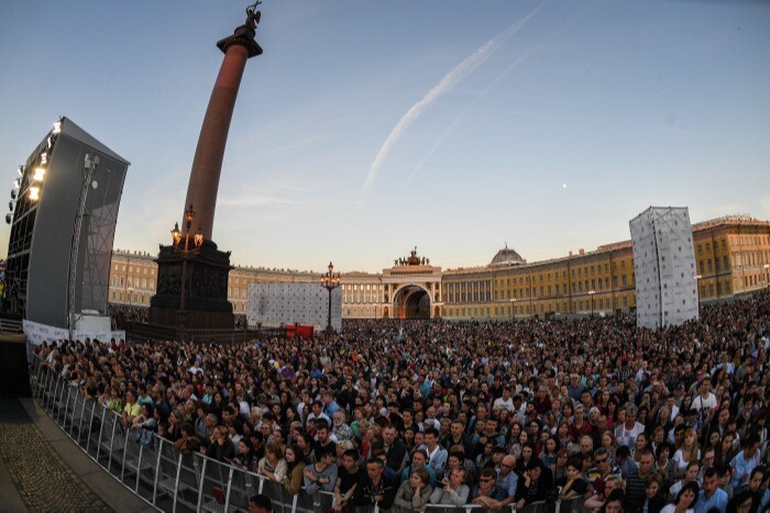 Власти Петербурга сообщили о частичном замещении иностранных туристов российскими