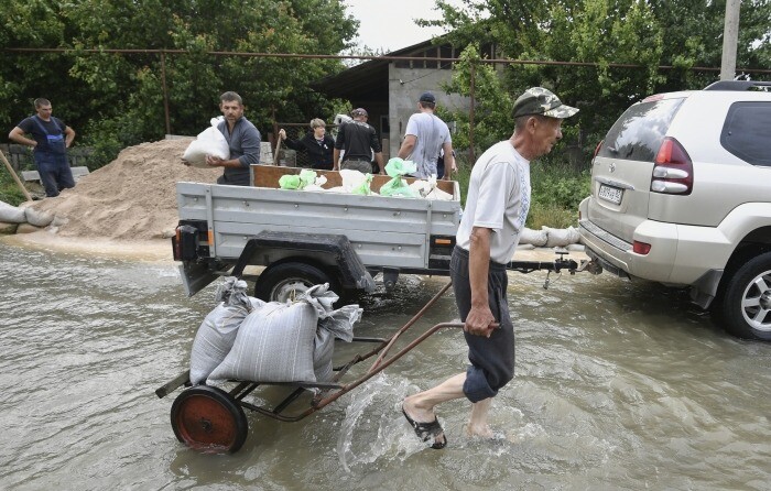 Около 150 домов остаются подтопленными в Крыму после ливней