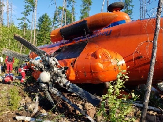 "Полярные авиалинии" окажут помощь пострадавшим после жесткой посадки вертолета Ми-8 в Якутии
