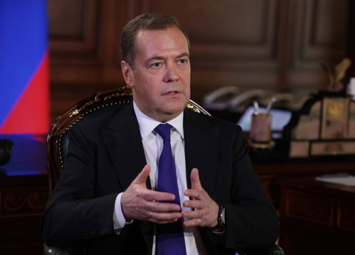 Спецоперация на Украине реализована в соответствии с правом РФ на самооборону - Медведев