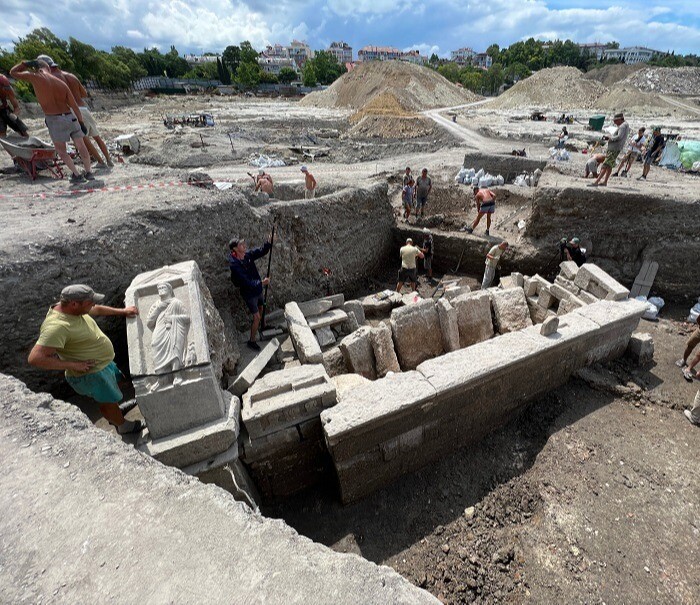 Археологи нашли погребальный комплекс с памятниками рядом с Херсонесом