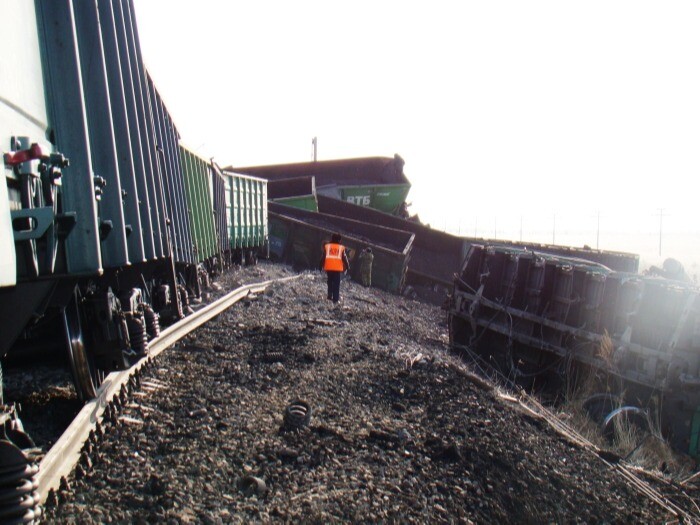 Восемь вагонов с углем сошли с рельсов на Транссибе в Красноярском крае, никто не пострадал