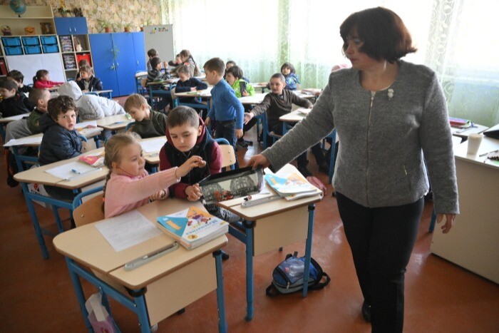 Свердловские учителя продолжат получат надбавки за классное руководство до 2024 года