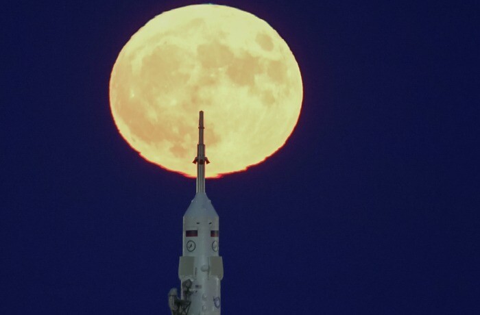 Роскосмос отложил работы по пилотируемым полетам на Луну