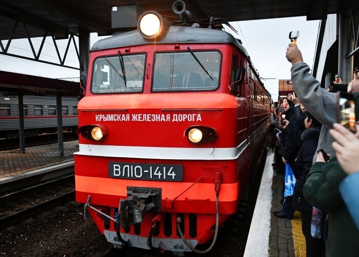 Перевозчик добавил вагоны на 9 тыс. мест к поездам в Крым