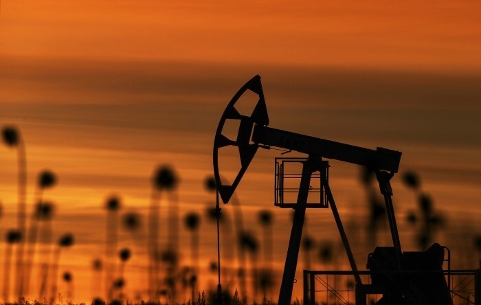 Новак: введение потолка цен на нефть приведет к сокращению ее поставок из РФ