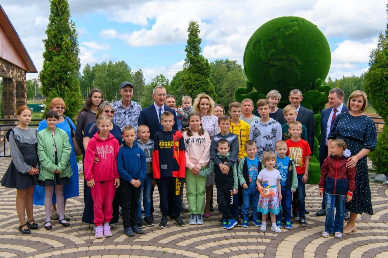 Семьи из Калужской области взяли под опеку 25 детей-сирот из ДНР