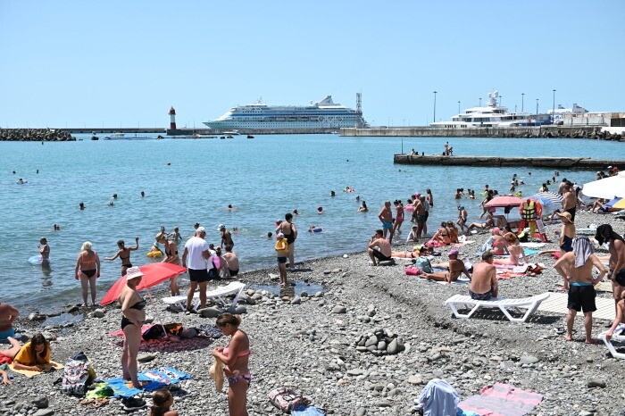 Большую часть пляжей в Сочи открыли для купания после разгула стихии