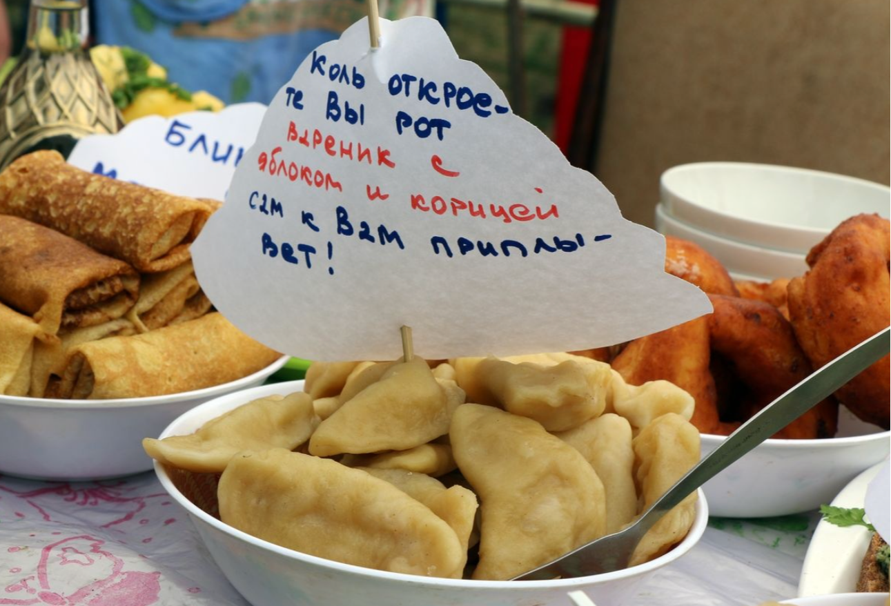 Почти тонну вареников съели на украинском фестивале "Всэ будэ смачно!" в Алтайском крае