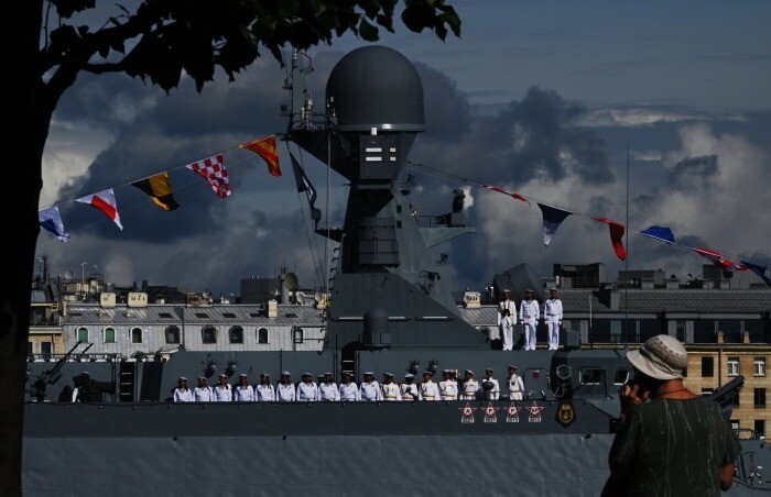 Генеральная репетиция Главного военно-морского парада проходит в Санкт-Петербурге
