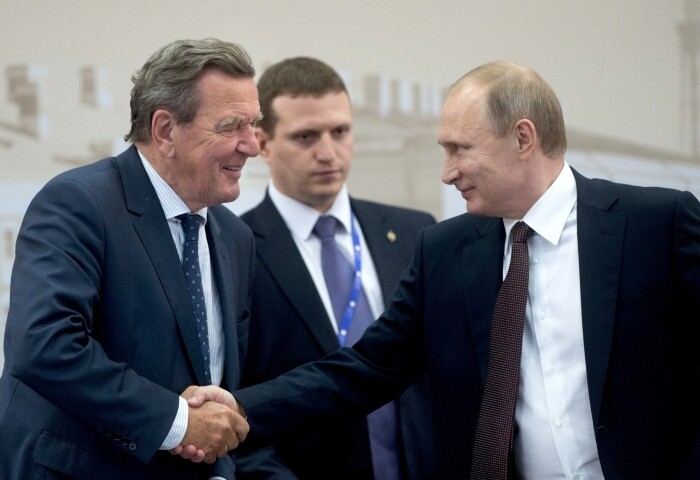 Песков: Путин встречался со Шредером во время приезда экс-канцлера ФРГ в Москву