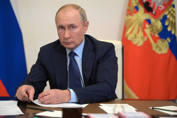 Путин запретил продажу "недружественными" акционерами долей в стратегических компаниях РФ