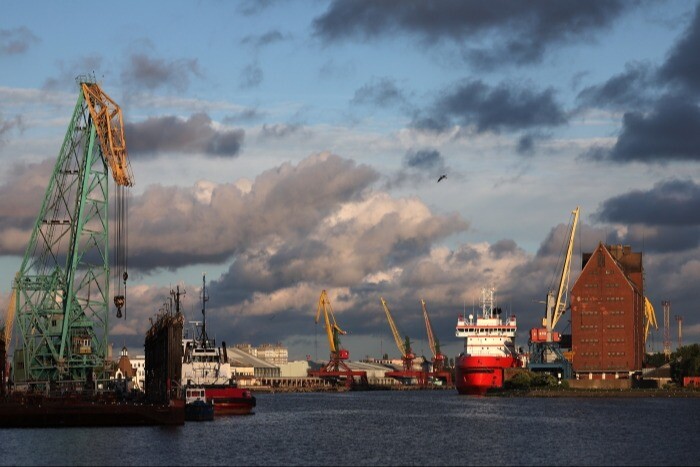 Губернатор: сухопутный транзит в Калининград могут полностью заменить 22 судна