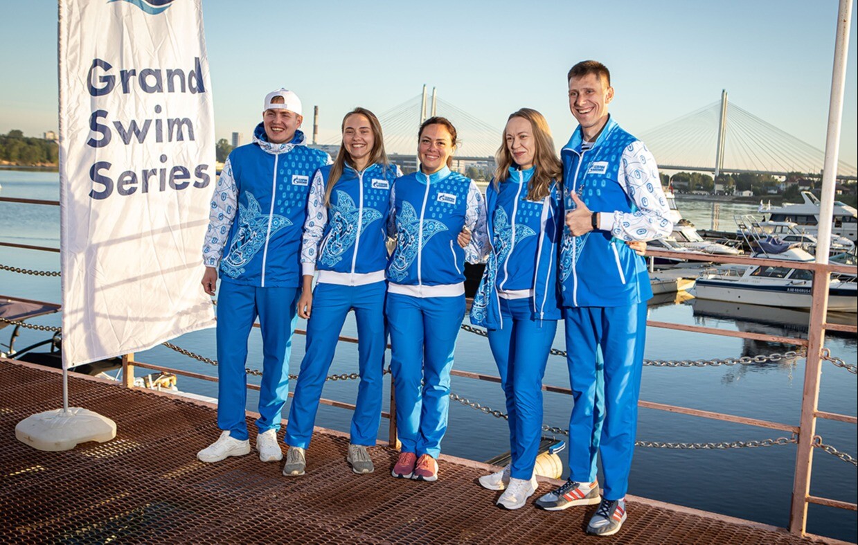 Уральцы поздравили Санкт-Петербург марафонским заплывом по Неве