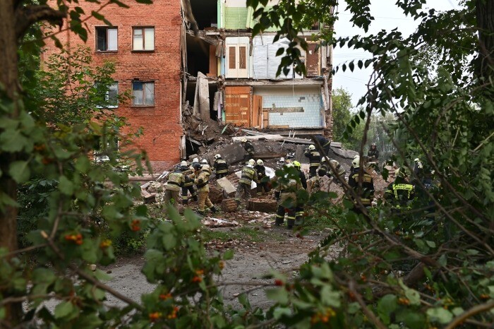 Омский губернатор опроверг информацию в СМИ об оказавшемся под завалами при обрушении стены дома ребенке
