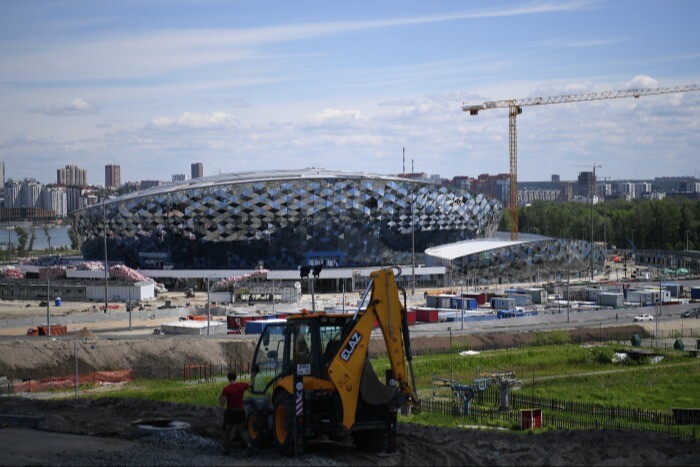 Чернышенко потребовал проведения проверки по факту сроков строительства ледовой арены в Новосибирске