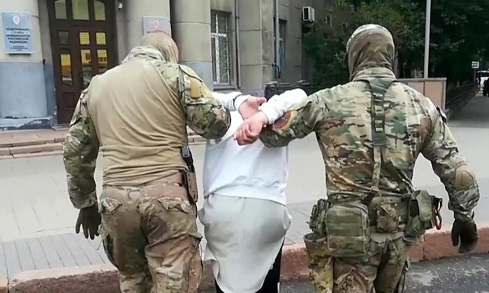 ФСБ: задержанный сторонник запрещенного "Азова" планировал взрыв на объекте Балтфлота