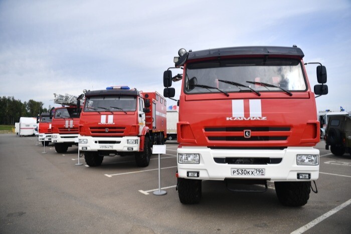Глава МЧС Куренков передал новую технику пожарно-спасательному гарнизону Ленинградской области