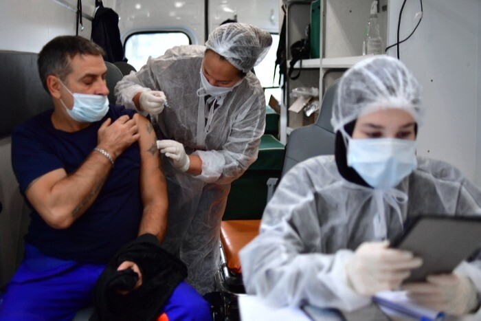Казань открывает мобильные пункты вакцинации от гриппа и коронавируса у станций метро