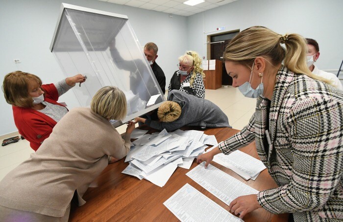 "Единороссы" взяли большинство мандатов на муниципальных выборах в регионах Урала
