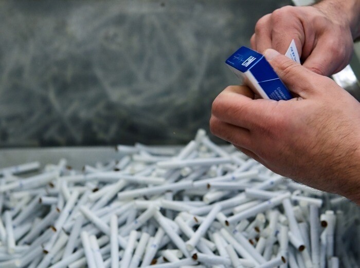 Более 17 тыс. пачек нелегальных сигарет изъято в двух оптово-розничных магазинах Новосибирска
