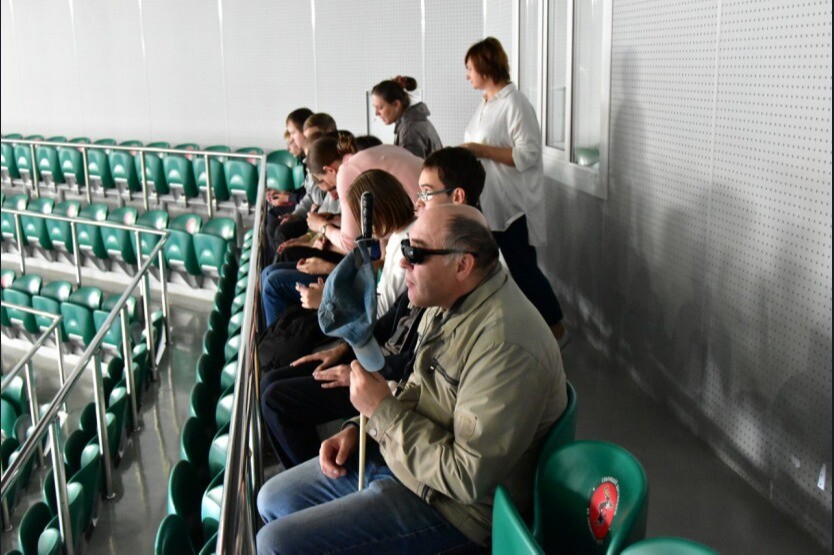 В Новосибирске начали комментировать спортивные соревнования для слепых болельщиков