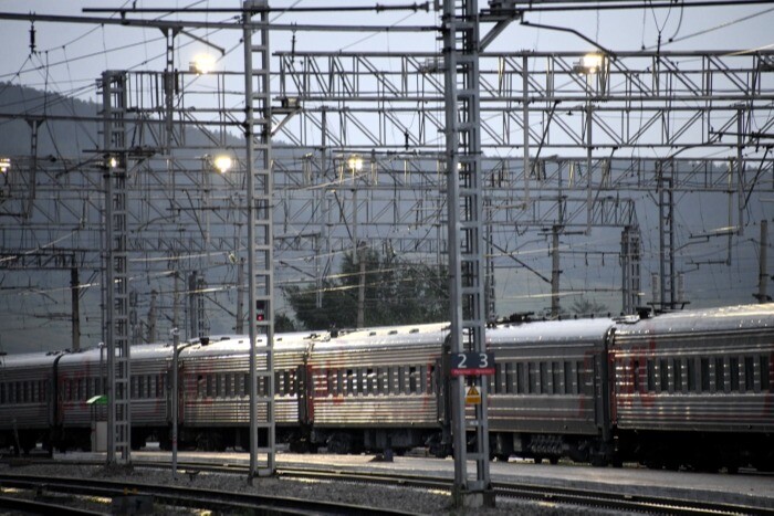 Возобновлено движение поездов, прерванное на участке железной дороги в Заполярье из-за схода вагонов
