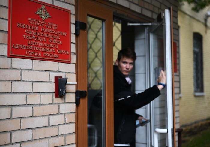 В военкоматы Москвы прибывают представители предприятий за повестками для сотрудников