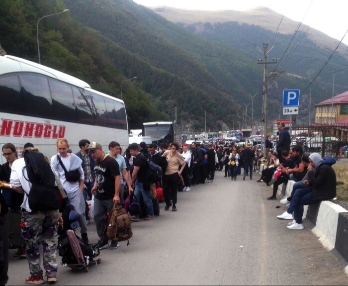 Медицинский модуль развернут на российско-грузинской границе в Северной Осетии для помощи людям в очередях