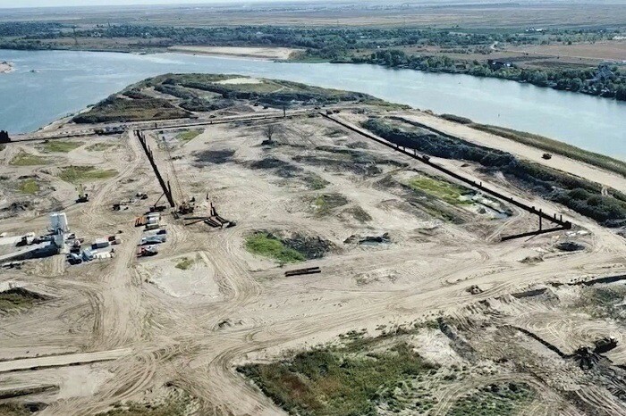 Работы по строительству Багаевского гидроузла в Ростовской области идут по графику, переносов сроков нет - власти