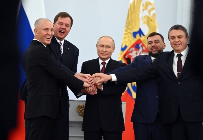 В Кремле подписаны договоры о принятии в состав РФ Херсонской области, Запорожья, ДНР и ЛНР