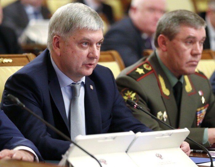 Губернатор Гусев предложил воронежским чиновникам перечислить оклад "на поддержку военных России"