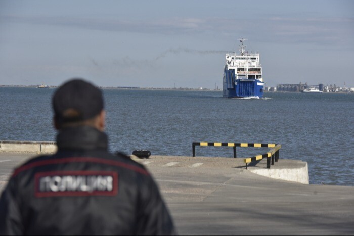 Почти 19 тыс. пассажиров и свыше 8 тыс. грузовиков перевезли через Керченский пролив - Минтранс РФ