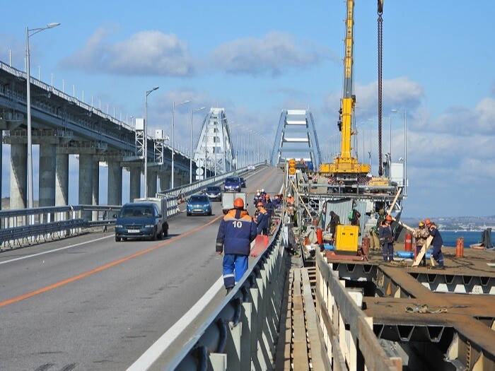 Более 1,2 тыс. тонн металлоконструкций поставлено для ремонта Крымского моста - Хуснуллин