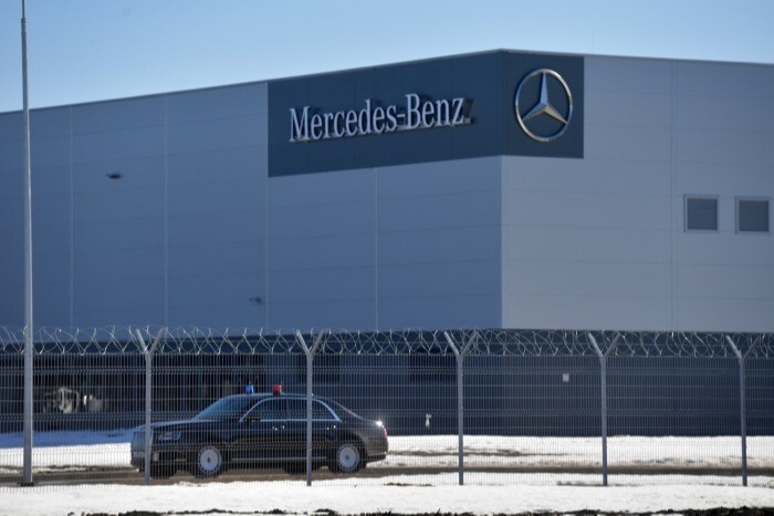 Mercedes продаст доли в российских "дочках" дилеру "Автодом", включая местный автозавод