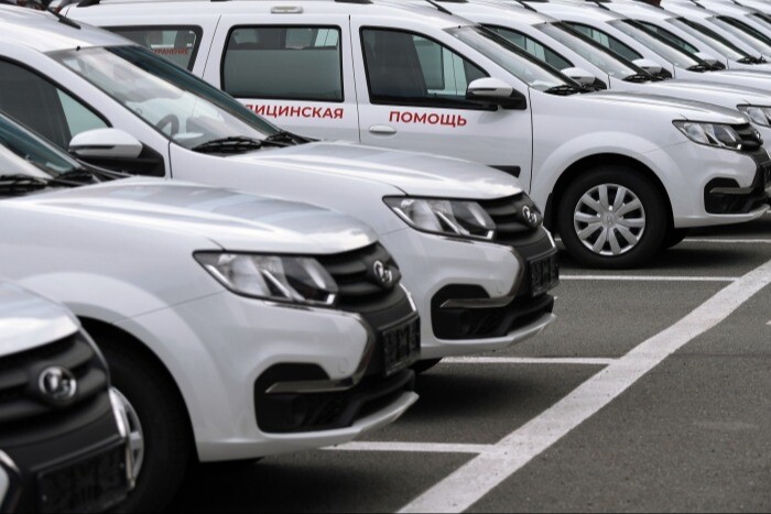 Больницы Приморья получили 87 новых санитарных автомобилей