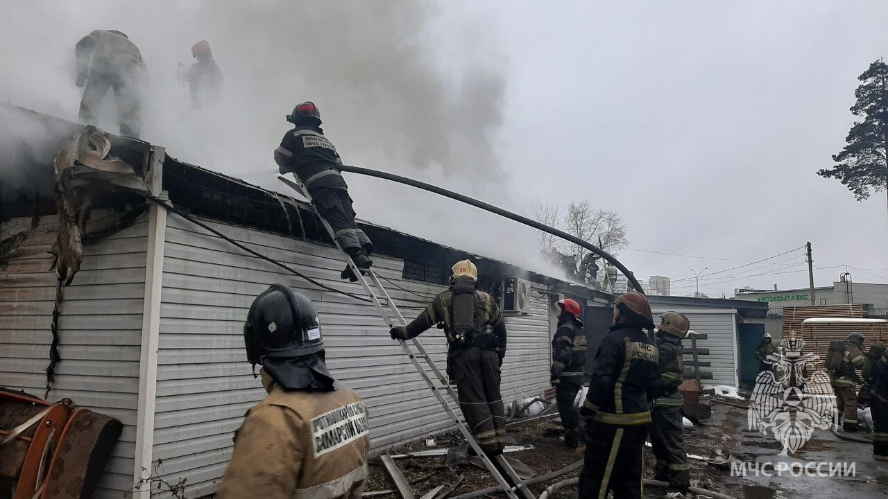 Цех горит на территории промплощадки в Екатеринбурге