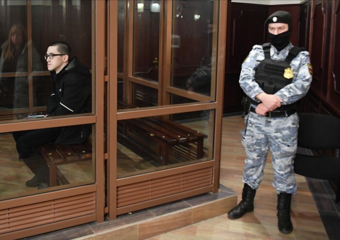 Обвиняемый по делу о стрельбе в школе Казани попросил закрыть процесс от СМИ, суд ему отказал