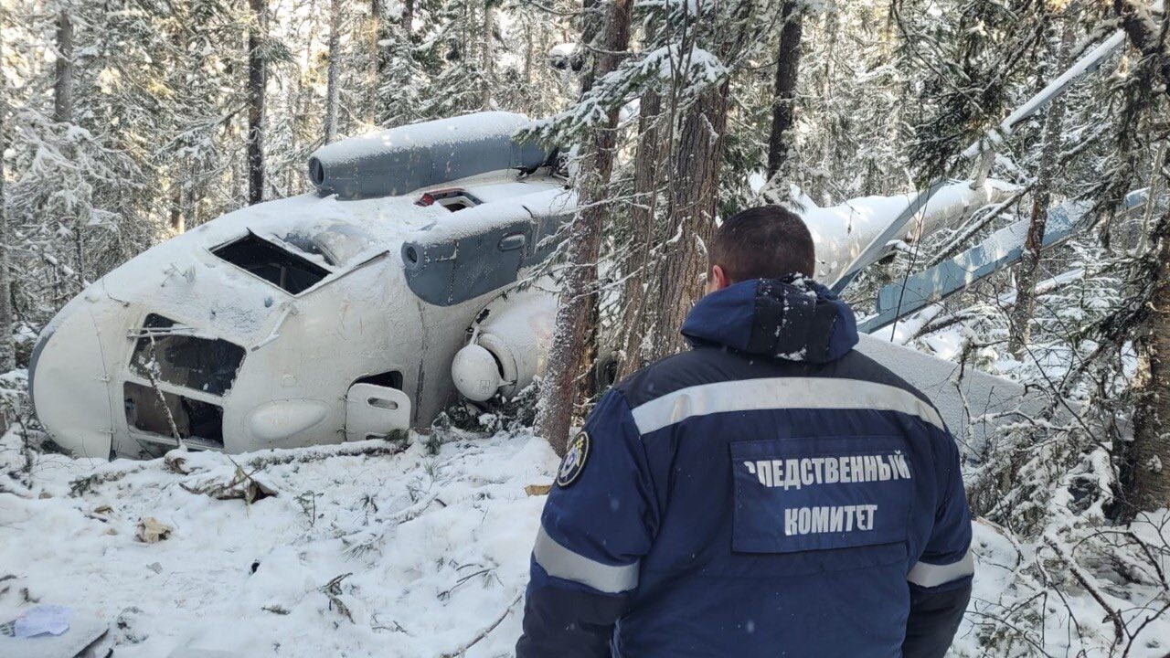 Отказ авиатехники и ошибка пилота могли стать причиной жесткой посадки Ми-8 в Иркутской области