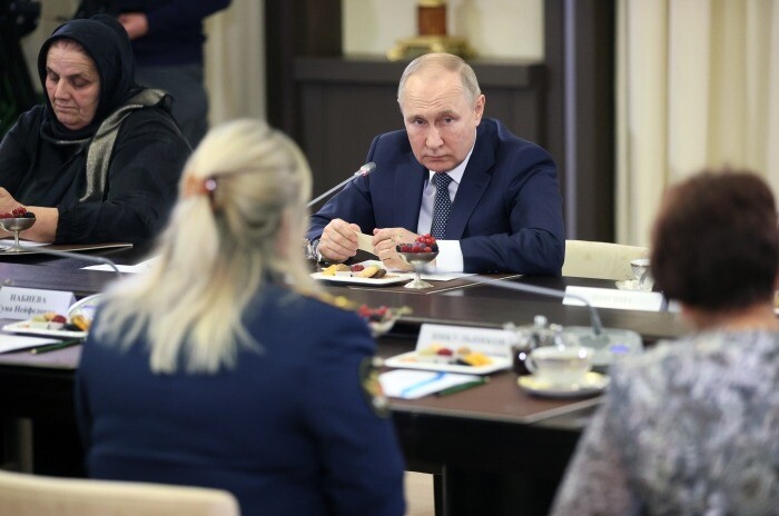 Путин: информации о событиях в зоне СВО из интернета верить нельзя, "там куча всяких фейков"