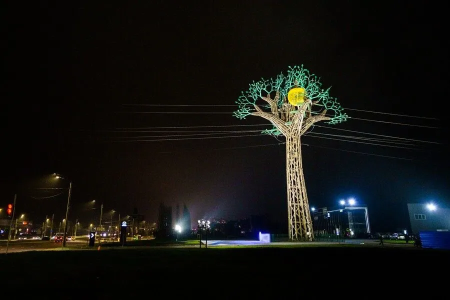 Необычная опора ЛЭП установлена в Курске