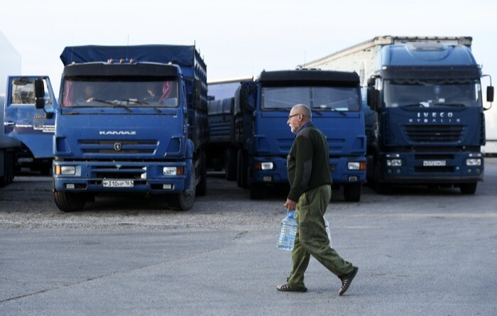 Глава Госсовета Крыма предложил разделить потоки грузовиков между Керченской переправой и Крымским мостом