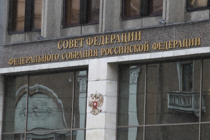 Совет Федерации одобрил законы о запрете пропаганды ЛГБТ и педофилии