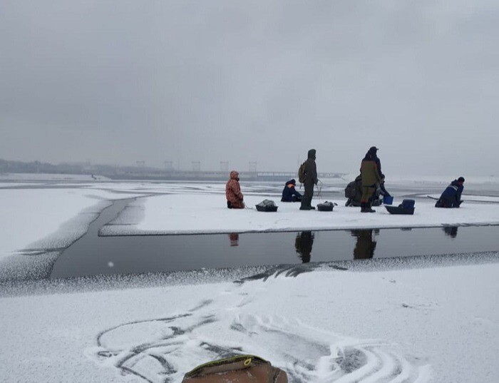 Более 30 рыбаков спасены со оторвавшейся льдины в Чувашии